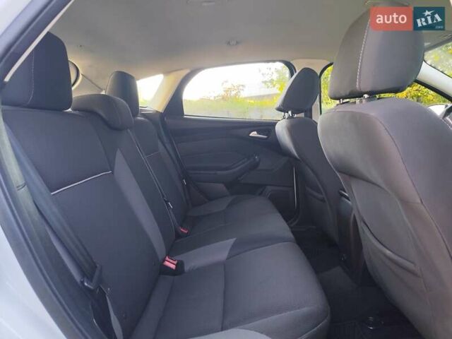 Белый Форд Фокус, объемом двигателя 2 л и пробегом 163 тыс. км за 7999 $, фото 16 на Automoto.ua