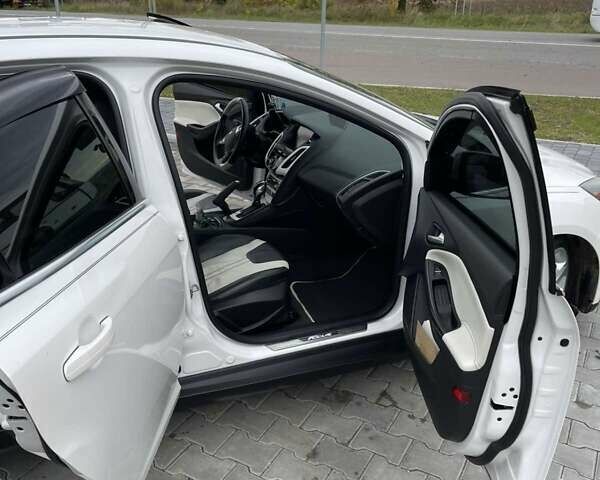 Форд Фокус 2014 в Золочев на Automoto.ua Белый Форд Фокус, объемом двигателя 2 л и пробегом 146 тыс. км за 8399 $, фото 9 на Automoto.ua