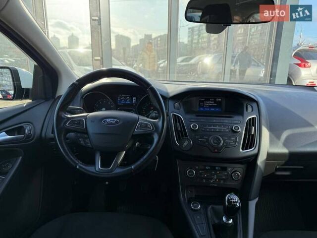 Белый Форд Фокус, объемом двигателя 1 л и пробегом 150 тыс. км за 8290 $, фото 13 на Automoto.ua