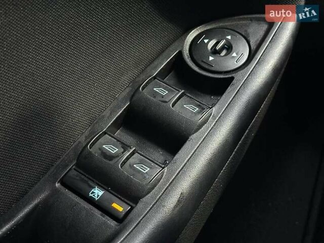 Белый Форд Фокус, объемом двигателя 2 л и пробегом 253 тыс. км за 7490 $, фото 16 на Automoto.ua