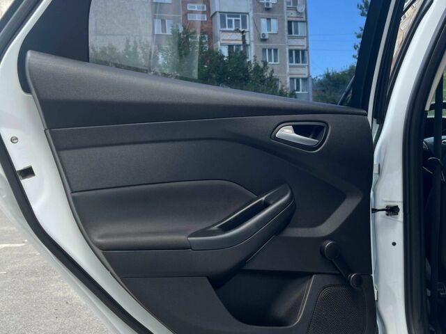 Білий Форд Фокус, об'ємом двигуна 1 л та пробігом 163 тис. км за 6800 $, фото 12 на Automoto.ua