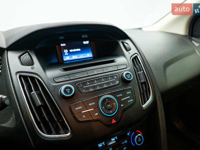 Белый Форд Фокус, объемом двигателя 1 л и пробегом 80 тыс. км за 10367 $, фото 13 на Automoto.ua