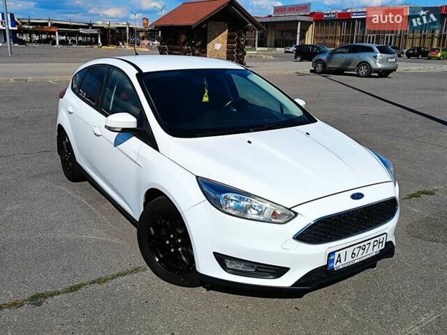 Белый Форд Фокус, объемом двигателя 1 л и пробегом 69 тыс. км за 8399 $, фото 2 на Automoto.ua