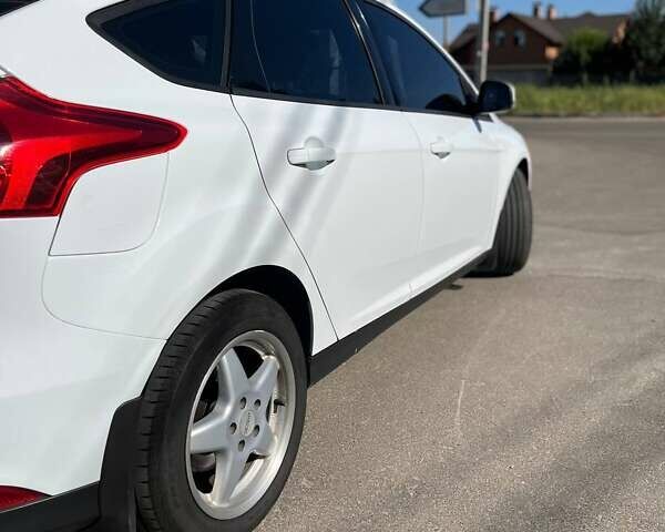 Форд Фокус 2015 у Києві на Automoto.ua Білий Форд Фокус, об'ємом двигуна 1 л та пробігом 175 тис. км за 6300 $, фото 18 на Automoto.ua