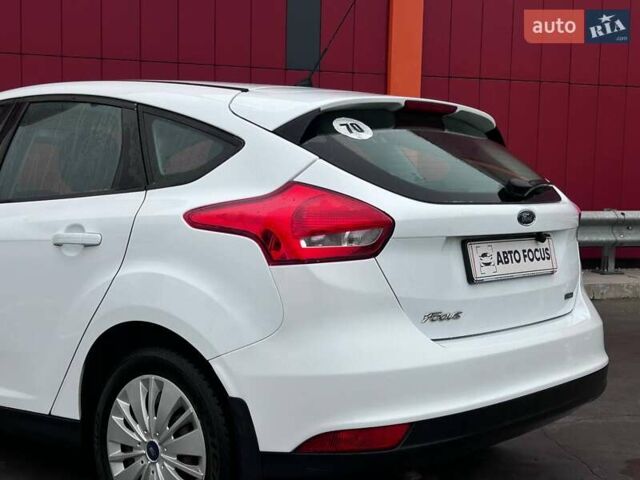 Белый Форд Фокус, объемом двигателя 1 л и пробегом 122 тыс. км за 9290 $, фото 5 на Automoto.ua
