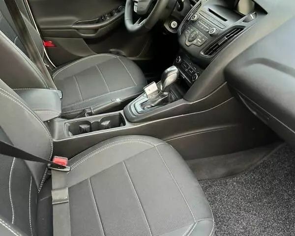Білий Форд Фокус, об'ємом двигуна 2 л та пробігом 186 тис. км за 4350 $, фото 8 на Automoto.ua