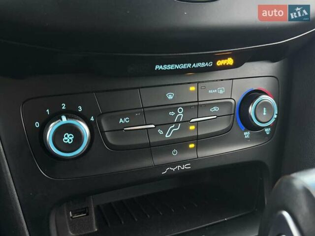 Белый Форд Фокус, объемом двигателя 2 л и пробегом 194 тыс. км за 7700 $, фото 16 на Automoto.ua