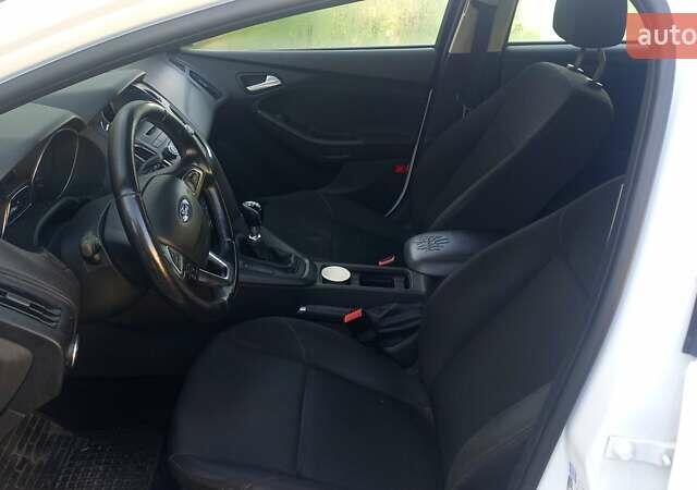 Білий Форд Фокус, об'ємом двигуна 1 л та пробігом 115 тис. км за 8000 $, фото 1 на Automoto.ua