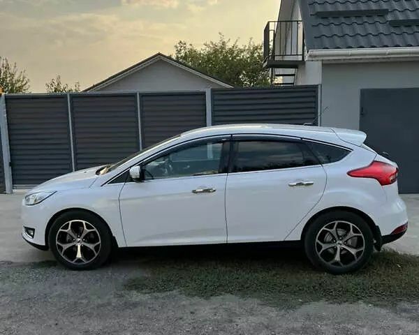 Білий Форд Фокус, об'ємом двигуна 2 л та пробігом 186 тис. км за 4350 $, фото 3 на Automoto.ua