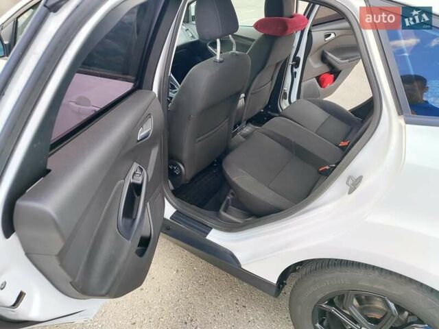 Белый Форд Фокус, объемом двигателя 1 л и пробегом 69 тыс. км за 8399 $, фото 14 на Automoto.ua