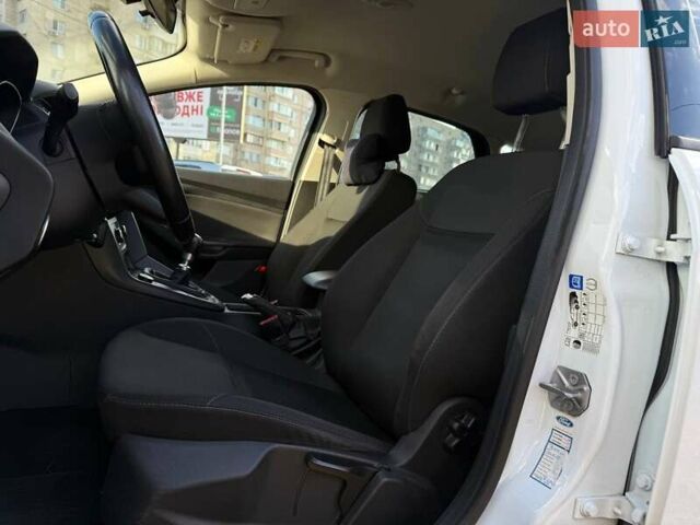 Белый Форд Фокус, объемом двигателя 1 л и пробегом 150 тыс. км за 8290 $, фото 8 на Automoto.ua