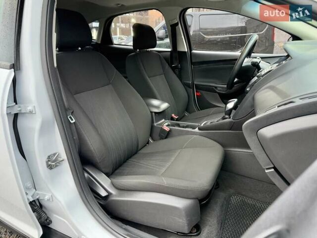 Белый Форд Фокус, объемом двигателя 2 л и пробегом 194 тыс. км за 7700 $, фото 10 на Automoto.ua