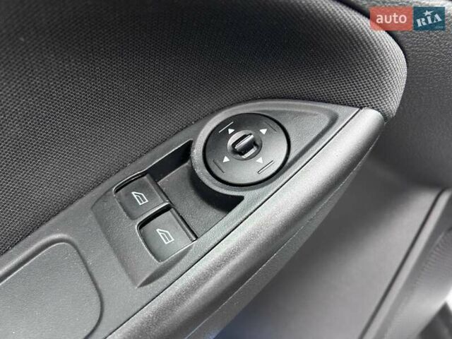 Белый Форд Фокус, объемом двигателя 1 л и пробегом 122 тыс. км за 9290 $, фото 14 на Automoto.ua