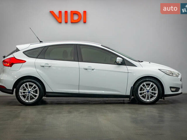 Белый Форд Фокус, объемом двигателя 1 л и пробегом 80 тыс. км за 10367 $, фото 3 на Automoto.ua