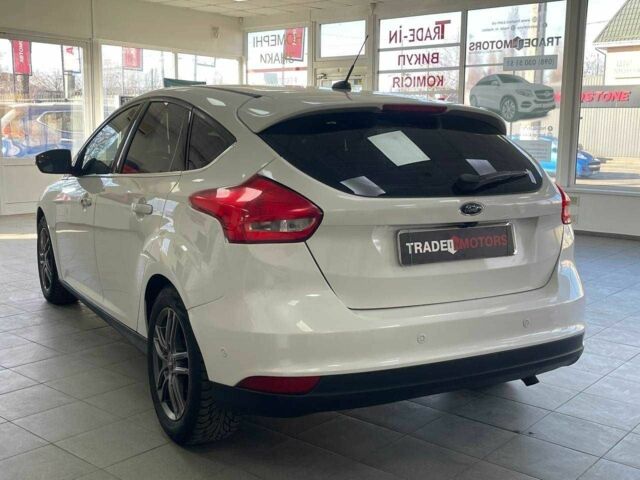 Білий Форд Фокус, об'ємом двигуна 2 л та пробігом 200 тис. км за 7690 $, фото 3 на Automoto.ua
