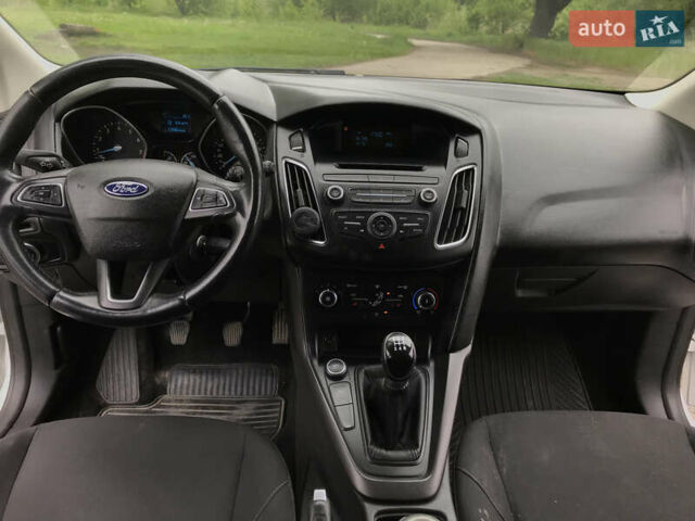 Белый Форд Фокус, объемом двигателя 1 л и пробегом 145 тыс. км за 6500 $, фото 7 на Automoto.ua