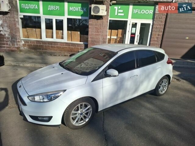 Белый Форд Фокус, объемом двигателя 1 л и пробегом 114 тыс. км за 6900 $, фото 10 на Automoto.ua