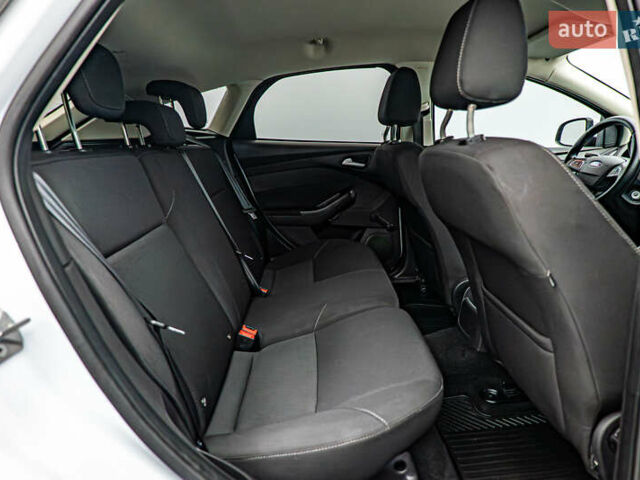 Білий Форд Фокус, об'ємом двигуна 1 л та пробігом 88 тис. км за 9788 $, фото 15 на Automoto.ua