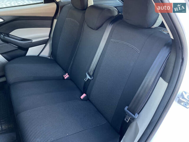Білий Форд Фокус, об'ємом двигуна 2 л та пробігом 163 тис. км за 8550 $, фото 19 на Automoto.ua