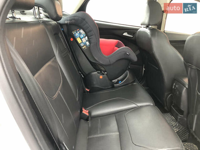 Білий Форд Фокус, об'ємом двигуна 2 л та пробігом 176 тис. км за 7800 $, фото 39 на Automoto.ua