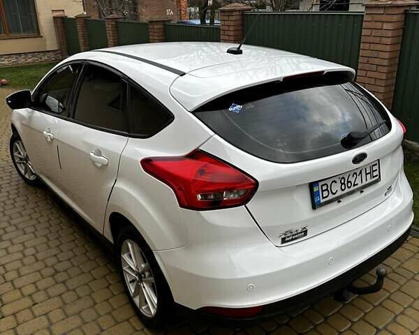 Белый Форд Фокус, объемом двигателя 1 л и пробегом 127 тыс. км за 7600 $, фото 4 на Automoto.ua