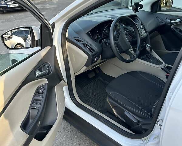 Форд Фокус 2015 в Киеве на Automoto.ua Белый Форд Фокус, объемом двигателя 2 л и пробегом 153 тыс. км за 8500 $, фото 13 на Automoto.ua