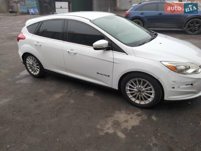 Белый Форд Фокус, объемом двигателя 0 л и пробегом 75 тыс. км за 6700 $, фото 8 на Automoto.ua