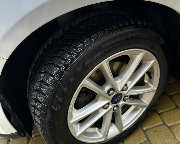 Белый Форд Фокус, объемом двигателя 1 л и пробегом 127 тыс. км за 7600 $, фото 5 на Automoto.ua