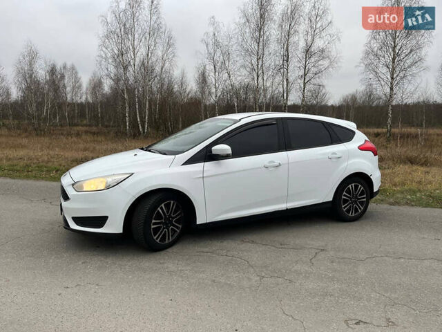 Белый Форд Фокус, объемом двигателя 1 л и пробегом 213 тыс. км за 6200 $, фото 1 на Automoto.ua