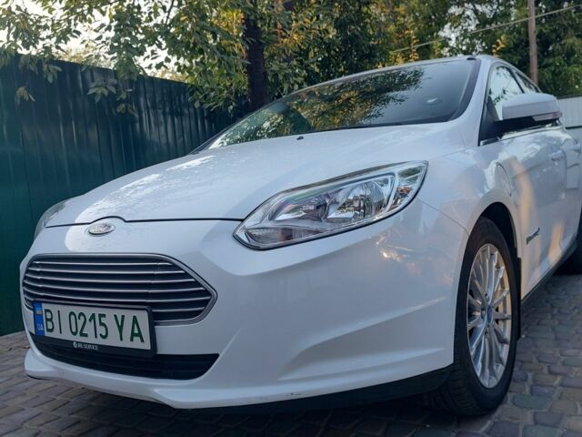 Білий Форд Фокус, об'ємом двигуна 0 л та пробігом 65 тис. км за 7999 $, фото 1 на Automoto.ua
