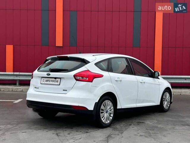 Белый Форд Фокус, объемом двигателя 1 л и пробегом 122 тыс. км за 9290 $, фото 7 на Automoto.ua