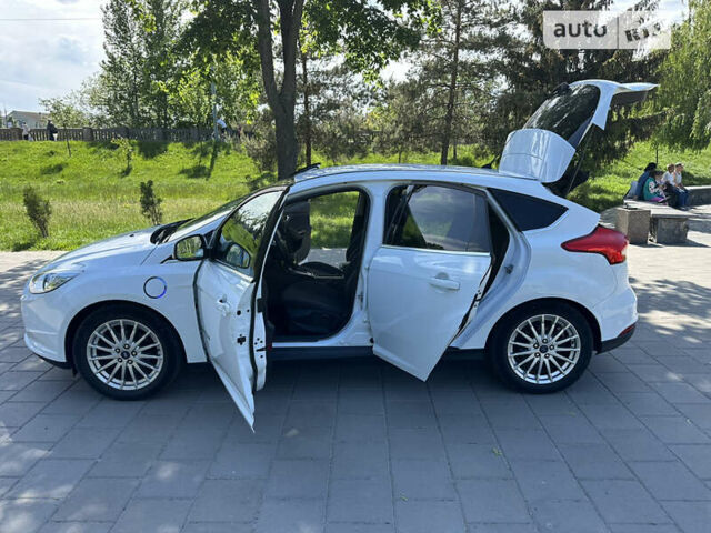 Белый Форд Фокус, объемом двигателя 0 л и пробегом 70 тыс. км за 9999 $, фото 60 на Automoto.ua