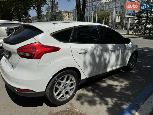 Белый Форд Фокус, объемом двигателя 2 л и пробегом 98 тыс. км за 10500 $, фото 5 на Automoto.ua