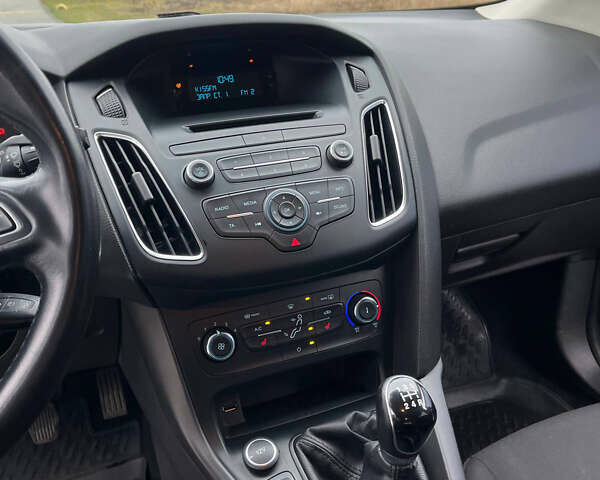 Белый Форд Фокус, объемом двигателя 1 л и пробегом 213 тыс. км за 6200 $, фото 20 на Automoto.ua