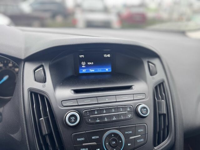 Белый Форд Фокус, объемом двигателя 2 л и пробегом 160 тыс. км за 3200 $, фото 12 на Automoto.ua