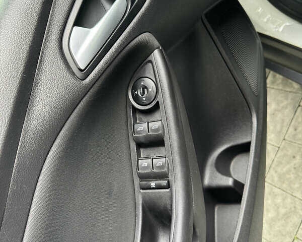 Форд Фокус 2015 в Львове на Automoto.ua Белый Форд Фокус, объемом двигателя 2 л и пробегом 154 тыс. км за 8100 $, фото 9 на Automoto.ua