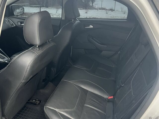 Белый Форд Фокус, объемом двигателя 2 л и пробегом 140 тыс. км за 8500 $, фото 7 на Automoto.ua