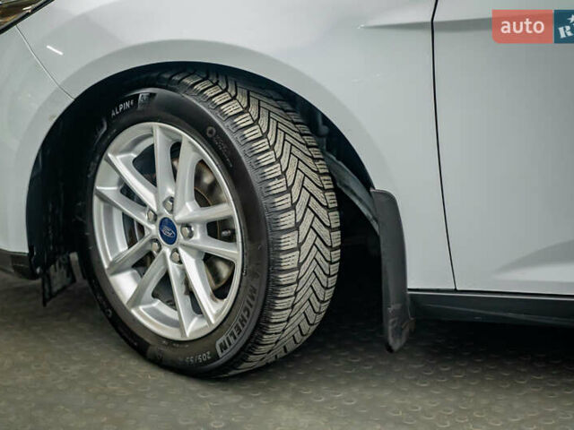 Белый Форд Фокус, объемом двигателя 1 л и пробегом 80 тыс. км за 10367 $, фото 7 на Automoto.ua