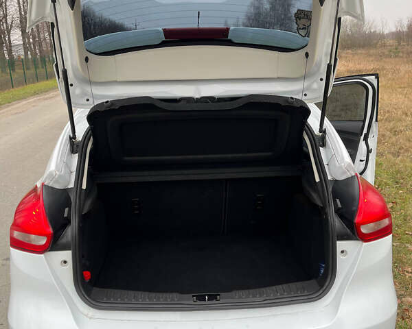 Белый Форд Фокус, объемом двигателя 1 л и пробегом 213 тыс. км за 6200 $, фото 23 на Automoto.ua