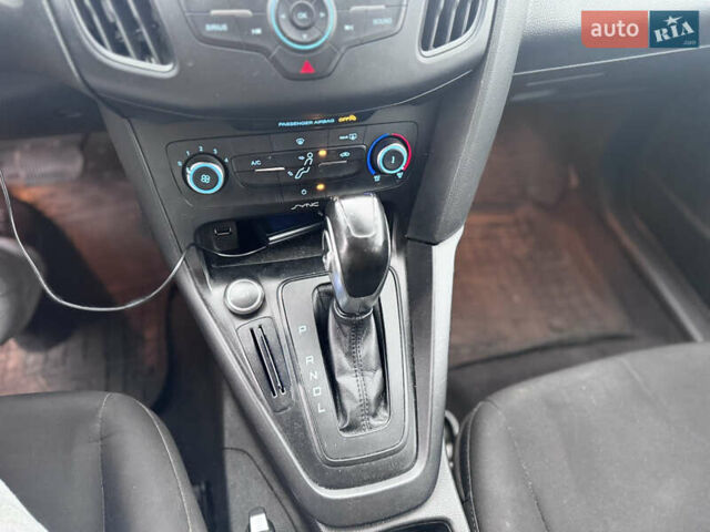 Белый Форд Фокус, объемом двигателя 2 л и пробегом 160 тыс. км за 3200 $, фото 12 на Automoto.ua