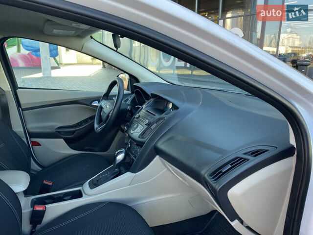 Білий Форд Фокус, об'ємом двигуна 2 л та пробігом 163 тис. км за 8550 $, фото 21 на Automoto.ua