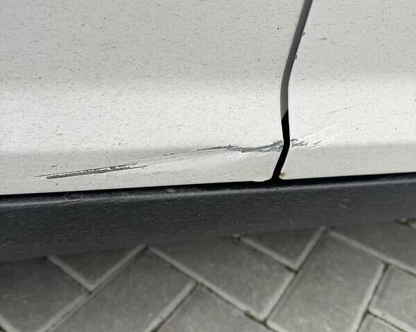 Белый Форд Фокус, объемом двигателя 2 л и пробегом 141 тыс. км за 7500 $, фото 7 на Automoto.ua