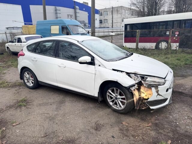 Белый Форд Фокус, объемом двигателя 2 л и пробегом 160 тыс. км за 3200 $, фото 7 на Automoto.ua