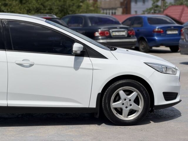 Белый Форд Фокус, объемом двигателя 1 л и пробегом 180 тыс. км за 5999 $, фото 9 на Automoto.ua