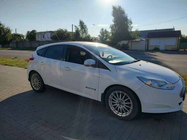 Білий Форд Фокус, об'ємом двигуна 0 л та пробігом 65 тис. км за 7999 $, фото 3 на Automoto.ua