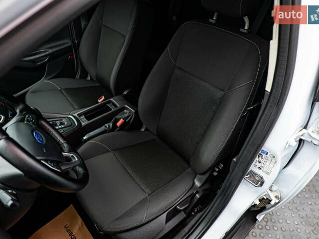 Білий Форд Фокус, об'ємом двигуна 1 л та пробігом 88 тис. км за 9788 $, фото 8 на Automoto.ua