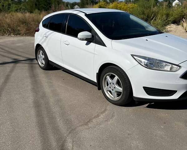 Форд Фокус 2015 у Києві на Automoto.ua Білий Форд Фокус, об'ємом двигуна 1 л та пробігом 175 тис. км за 6300 $, фото 5 на Automoto.ua