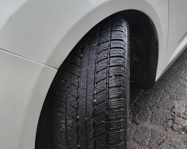 Белый Форд Фокус, объемом двигателя 2 л и пробегом 270 тыс. км за 8300 $, фото 18 на Automoto.ua