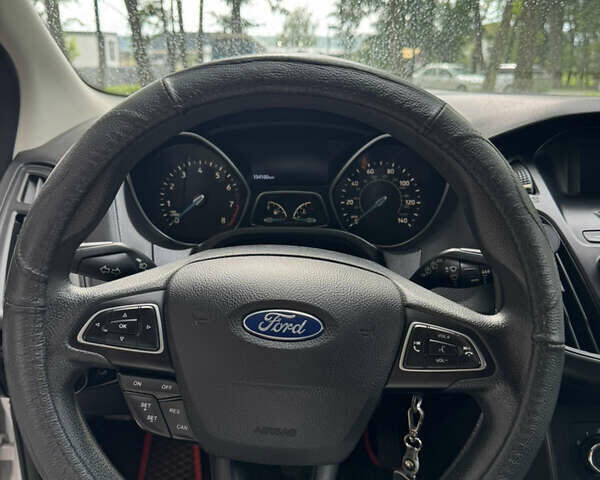 Форд Фокус 2015 в Львове на Automoto.ua Белый Форд Фокус, объемом двигателя 2 л и пробегом 154 тыс. км за 8100 $, фото 6 на Automoto.ua