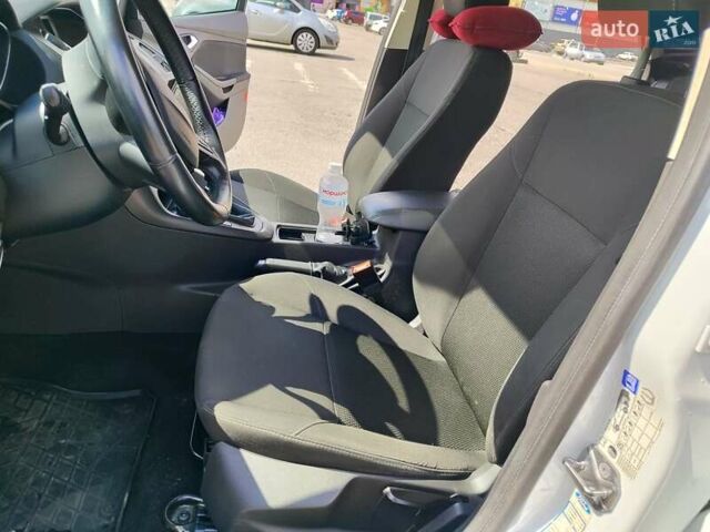 Белый Форд Фокус, объемом двигателя 1 л и пробегом 69 тыс. км за 8399 $, фото 18 на Automoto.ua